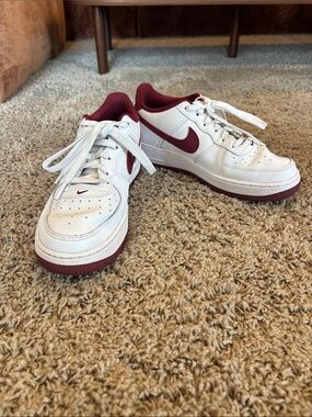 Nike Boys Low-Top Air Force 1 Burgandy